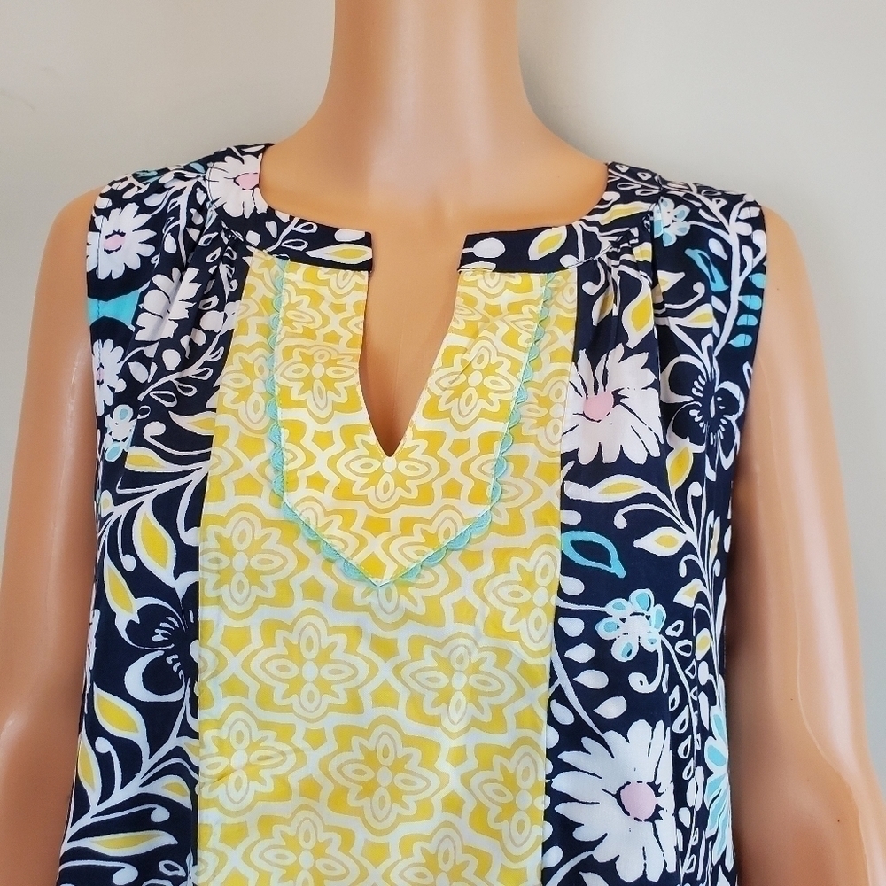 Crown & Ivy floral Sleeveless v-neck blouse - Picture 6 of 10
